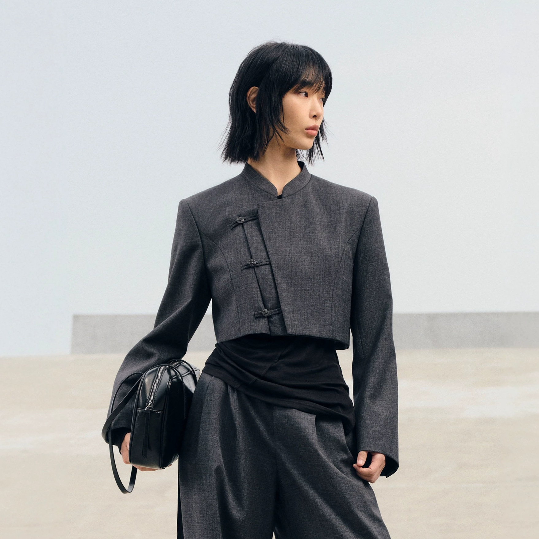 New Chinese style stand-up collar short jacket for women, autumn 2026, elegant slanted placket design, casual and versatile top.