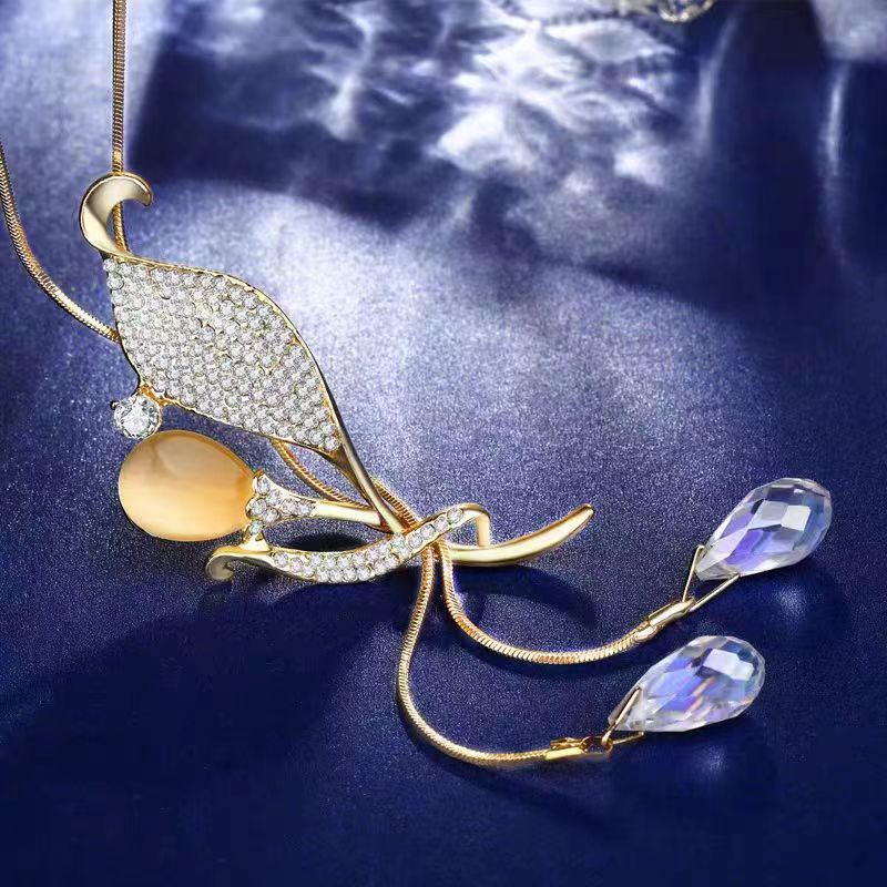 Venta caliente transfronteriza cadena de suéter de todo fósforo mujeres de alta gama sensación collar largo moda Europa y América lujo ligero nicho borla colgante de otoño e invierno