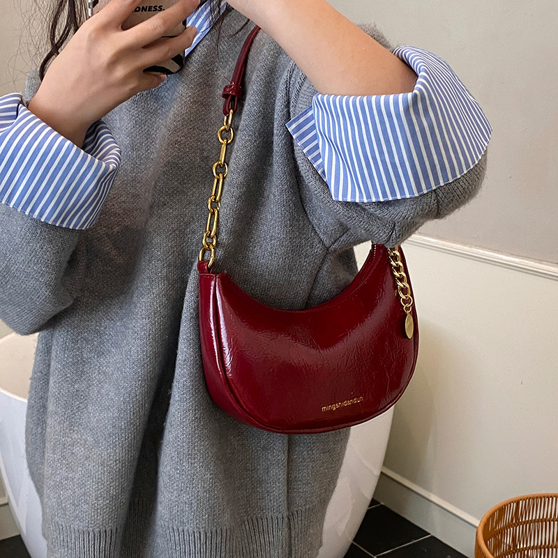Bolsa de media luna de aire de alto nivel, bolsa de brazo para mujeres 2025, nuevo invierno de moda universal, cadena de hombro, bolsa de tramo inclinada