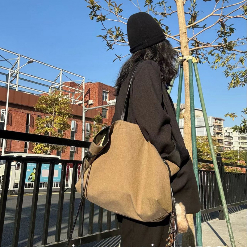 Daewoo Zhang Designer Cooperation Neutral Natural Sand Two-color Underarm Handbag Tote Bag Large Capacity Bag Daewoo Zhang Designer Cooperation Neutral Natural Sand Two-color Underarm Handbag Tote Bag Large Capacity Bag