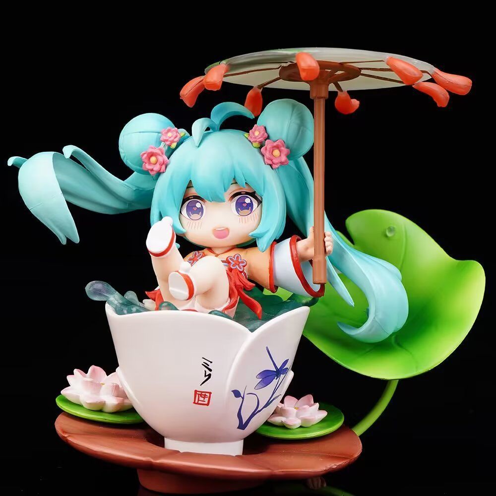 Q版初音荷塘嬉戏拿荷叶坐瓷碗杯子公仔摆件盒装手办模型