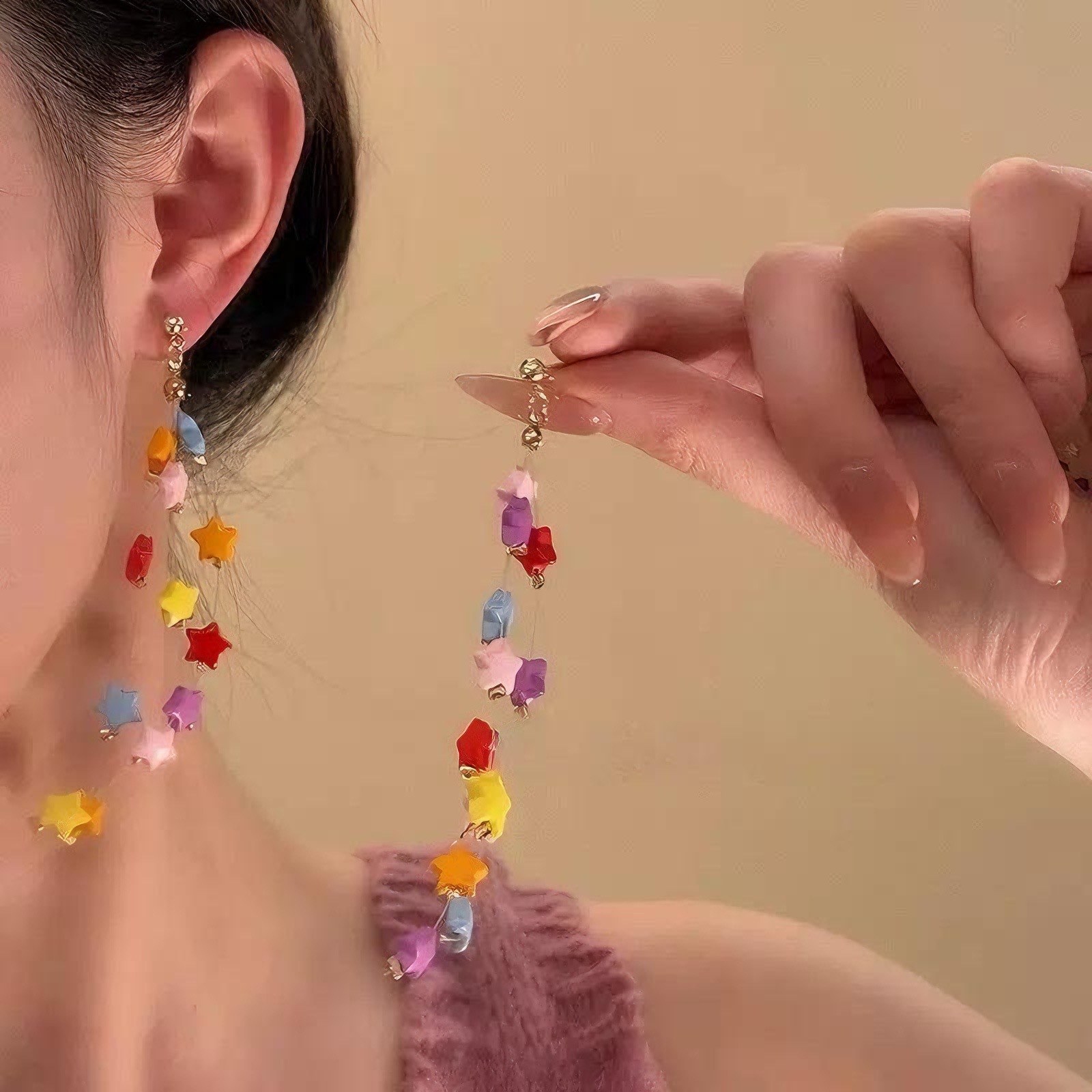 Pendientes de borla de estrellas de dopamina de colores Pendientes de diseño de nicho para niñas adecuados para el verano Pendientes únicos y hermosos