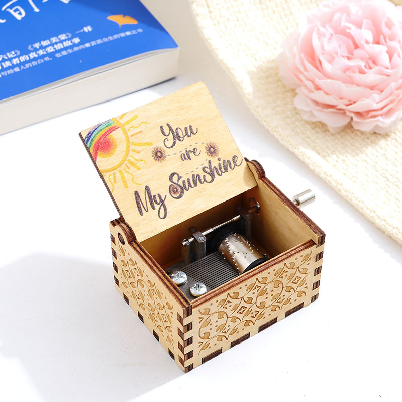 Caja de música de madera Caja de música de manivela tallada vintage Caja de música de madera Impresión en color UV transfronteriza Eres mi sol