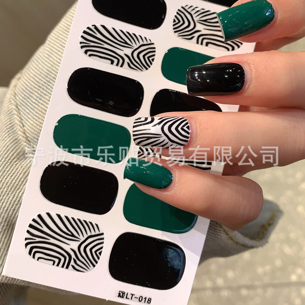 24 년 가을과 겨울 새로운 네일 스티커 메이플 리프 패턴 레오파드 패턴 크로스 보더 네일 스티커 공급