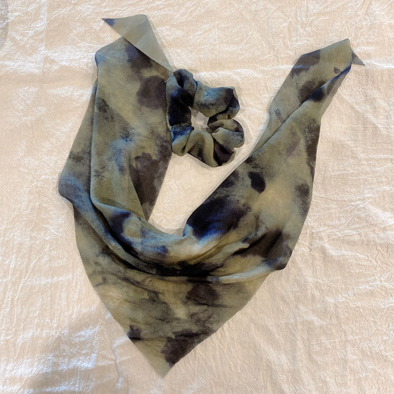 Retro Bowknot Silk Scarf Hair Band display picture 3