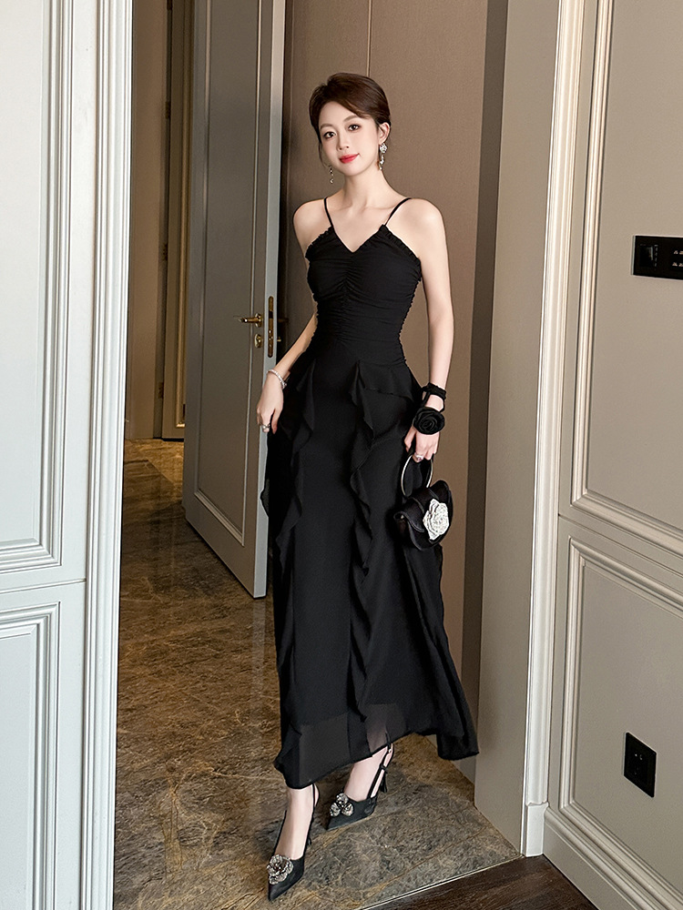 Đầm maxi nữ thắt eo cổ V lưng trần chất liệu chiffon xếp ly — Màu đen