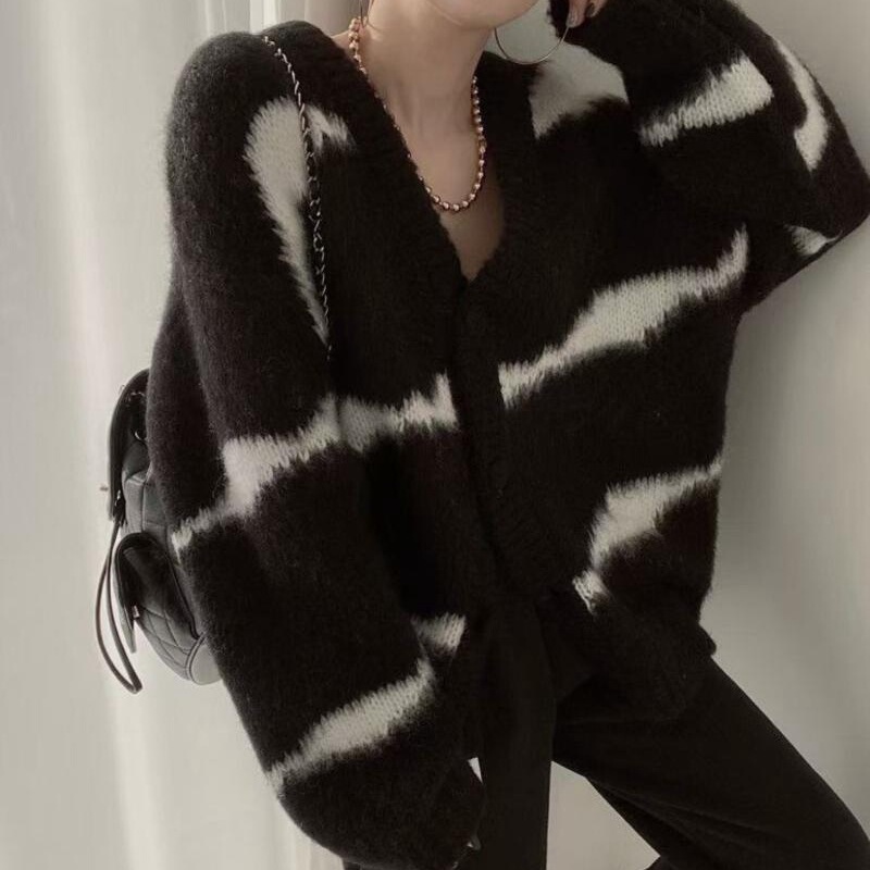 Women's Loose-Fitting Sweater Cardigan for Outerwear, Long-Sleeved Knit Sweater for Spring, Autumn, and Winter 2025, Casual Style for Commuting