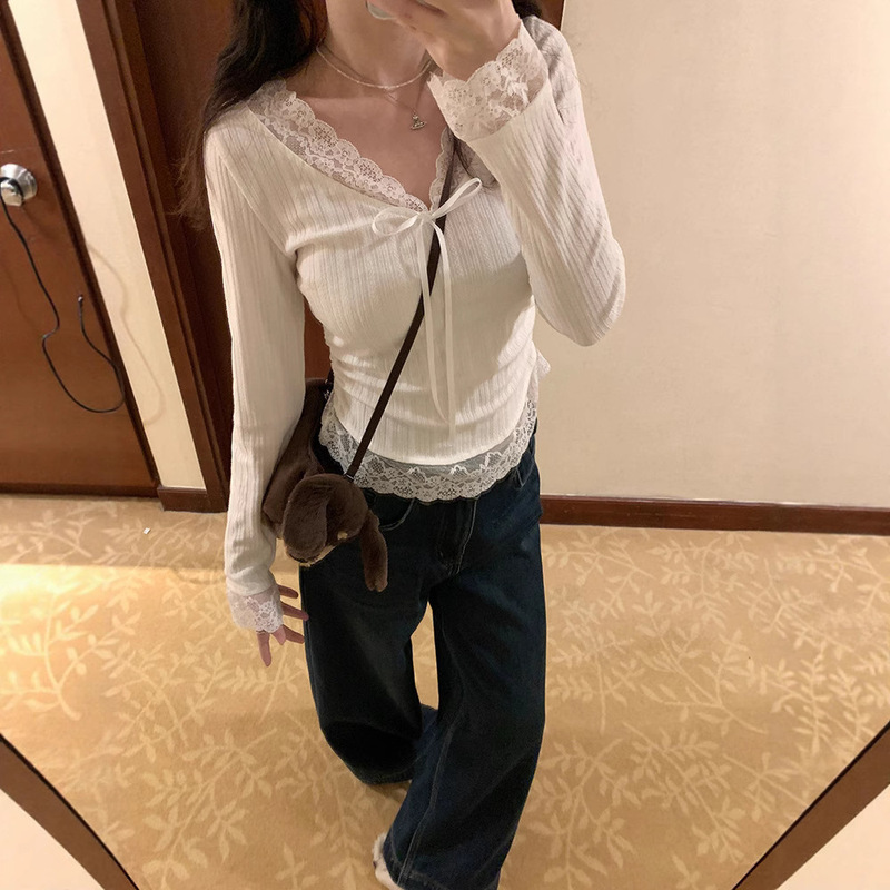 New/2026 Autumn Collection Romantic and Exquisite Lace Patchwork V-Neck Base Shirt with Ruched Waist and Knitted Inner Layer