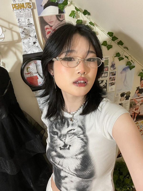 アメリカンホットガールプリントキャットTシャツデザイン、ファッショナブルでトレンディーなスタイル、女性用のタイトフィット、スリムフィット、ショートトップ|undefined