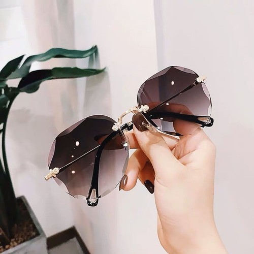 Celebrity Streetwear New Polygon Sunglasses for Women, Large Faces, Slimming Ocean Film, Rimless Edge, Dark Sunglasses