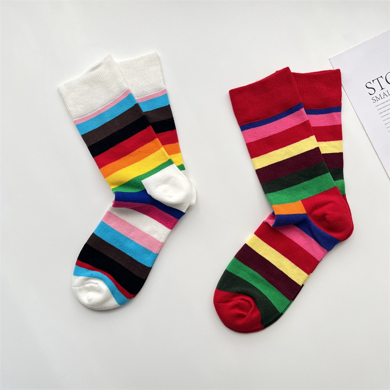 Unisexe Rétro Arc-en-ciel Coton Crew Socks Une Paire display picture 2