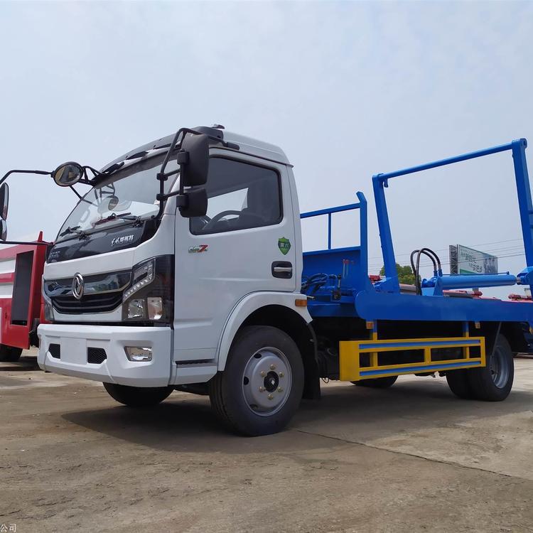Camión de basura de compresión de brazo oscilante capaz de montar contenedores de basura de 3 - 6 cuadrados en la cola del camión de basura de compresión de brazo oscilante