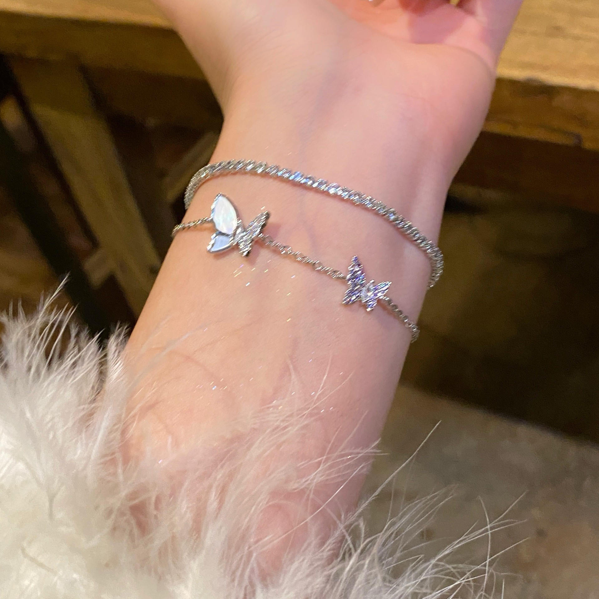 Pulsera de flores de metal transfronteriza europea y americana, nicho femenino, sentido de alta gama, pulsera simple y versátil, accesorios de joyería de lujo ligeros de moda