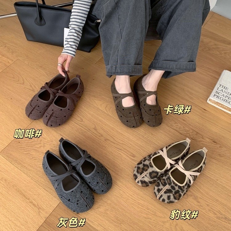 毛昵料单里平底猪蹄假分趾鞋女26秋仙女百搭通勤浅口软底豆豆单鞋
