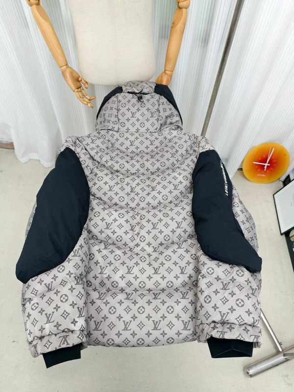 2026新款外贸大牌老花驴牌巴黎时装周温变走秀款加厚羽绒服外套|undefined