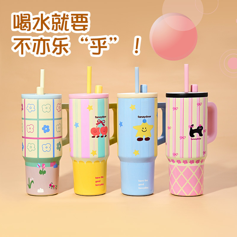 Toneladas de taza de aislamiento de celebridades de Internet estilo caliente 2024 taza de hielo de doble uso para mantener el frío y el calor taza de aislamiento gigante de gran capacidad