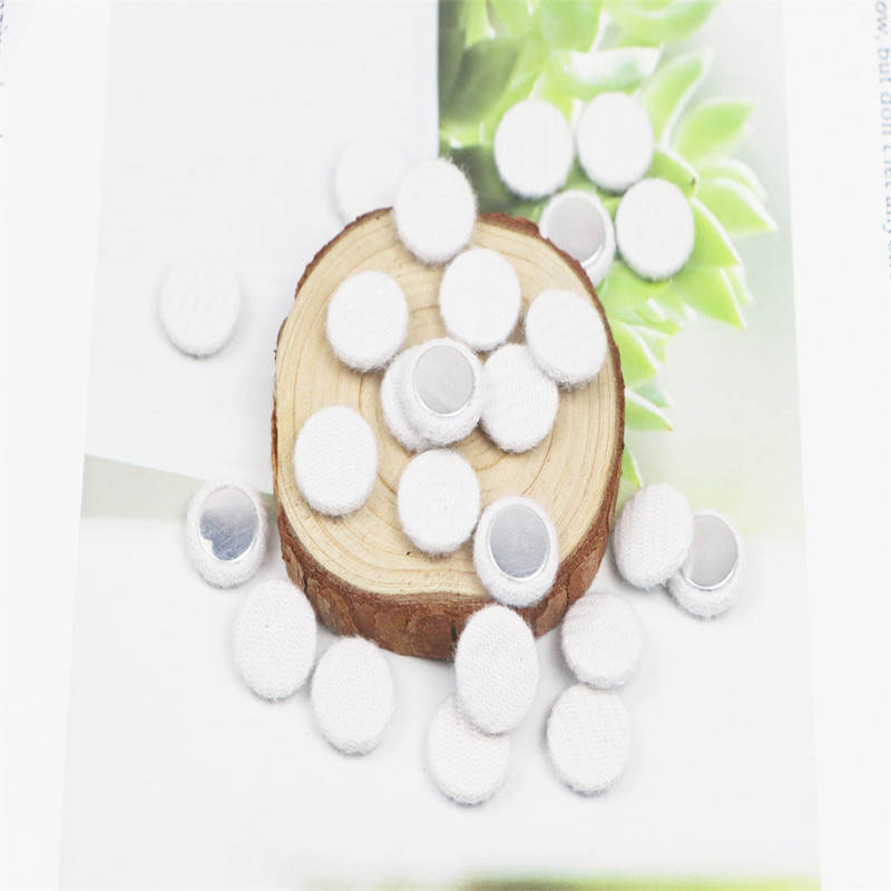 White round children's hair accessory