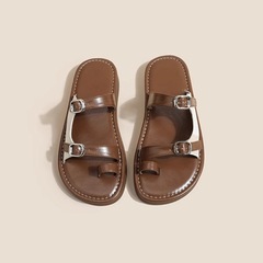 套趾皮帶扣軟底涼拖鞋女2024夏季新款平底圓頭輕便復古休閒沙灘鞋