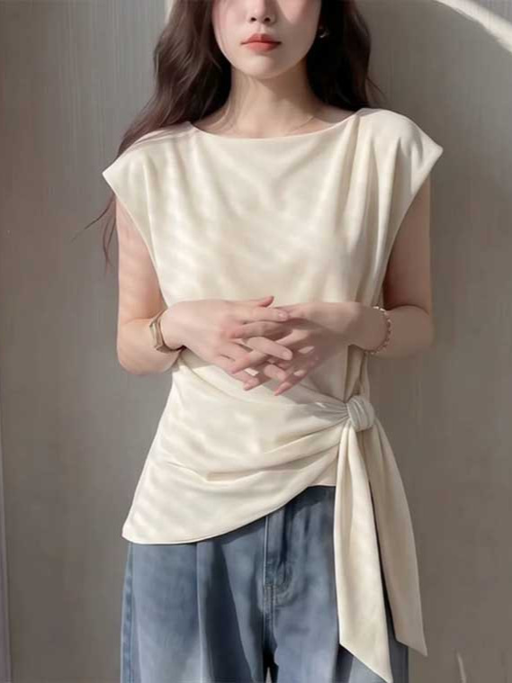 Áo thun nữ không tay thắt lưn bất quy tắc, phối dây rút eo, form ôm nhẹ — trắng ngà