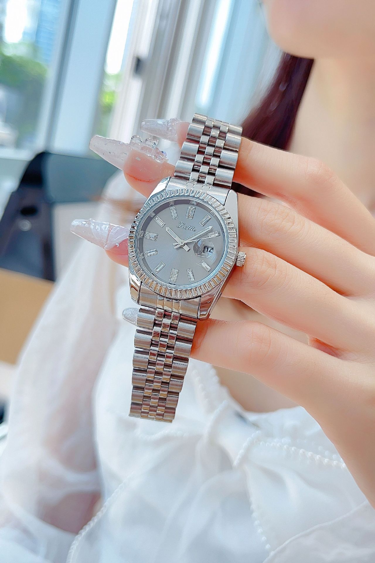 All Seasons Season Casual Simple Style Commute Round Butterfly Double Snap Quartz Watch