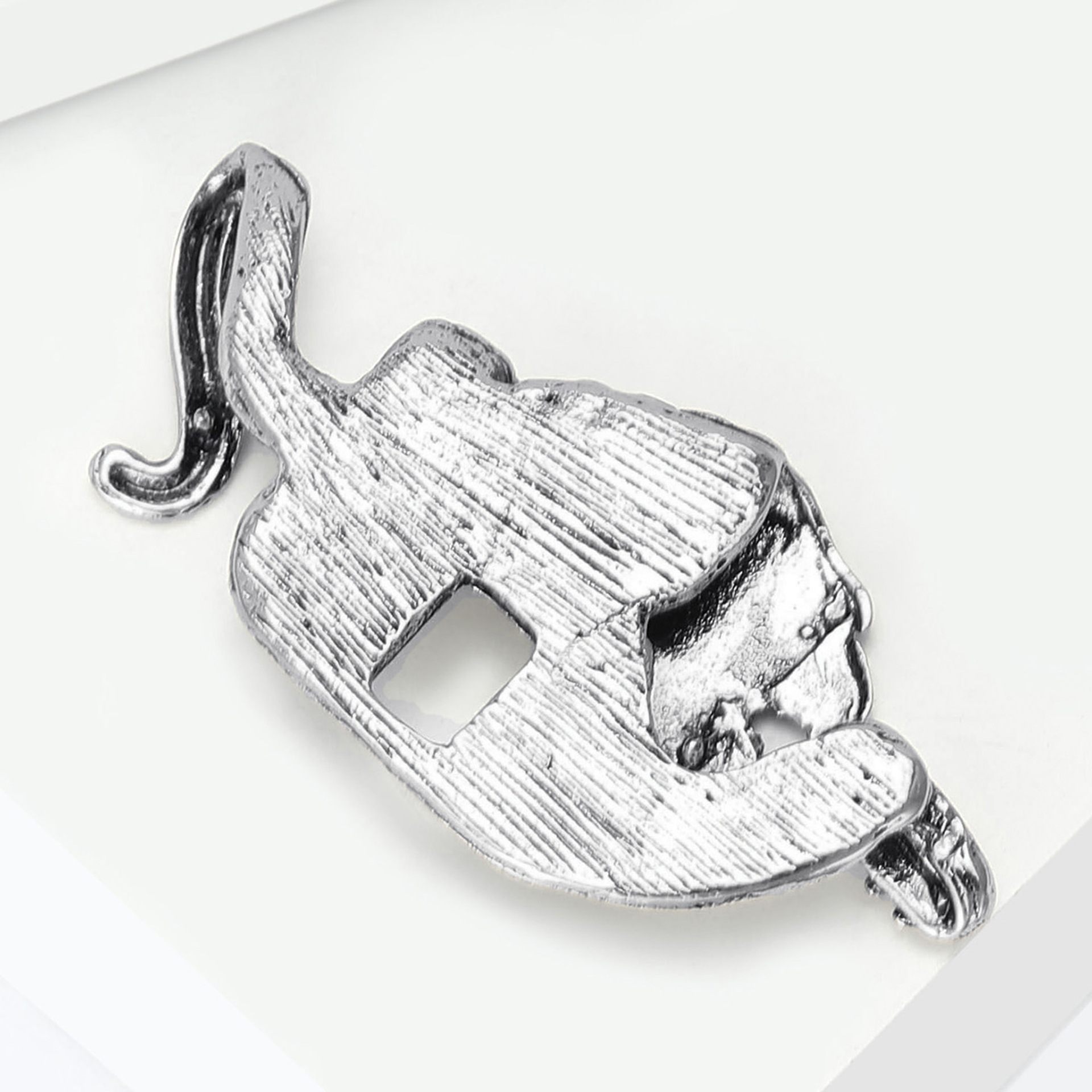 New Vintage-Style Bold Alloy Enamel Tiger Brooch, Creative and Versatile Men's Suit Coat Lapel Pin Accessory