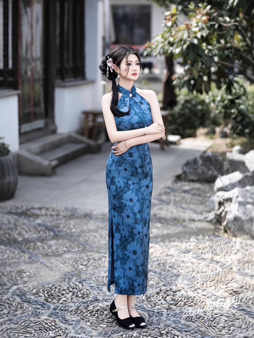 Lin Xiangman 2025 sleeveless hangneck cheongsam spring new style…