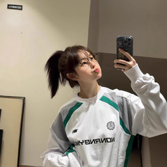 アメリカのレトロなユニホームのアルファベットは色にぶつかって長袖のtシャツの女性の春秋のデザイン感をつなぎ合わせます。