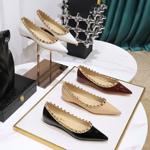 533-5韩版春秋新款浅口尖头内增高女鞋柳钉装饰拼色漆皮修脚单鞋