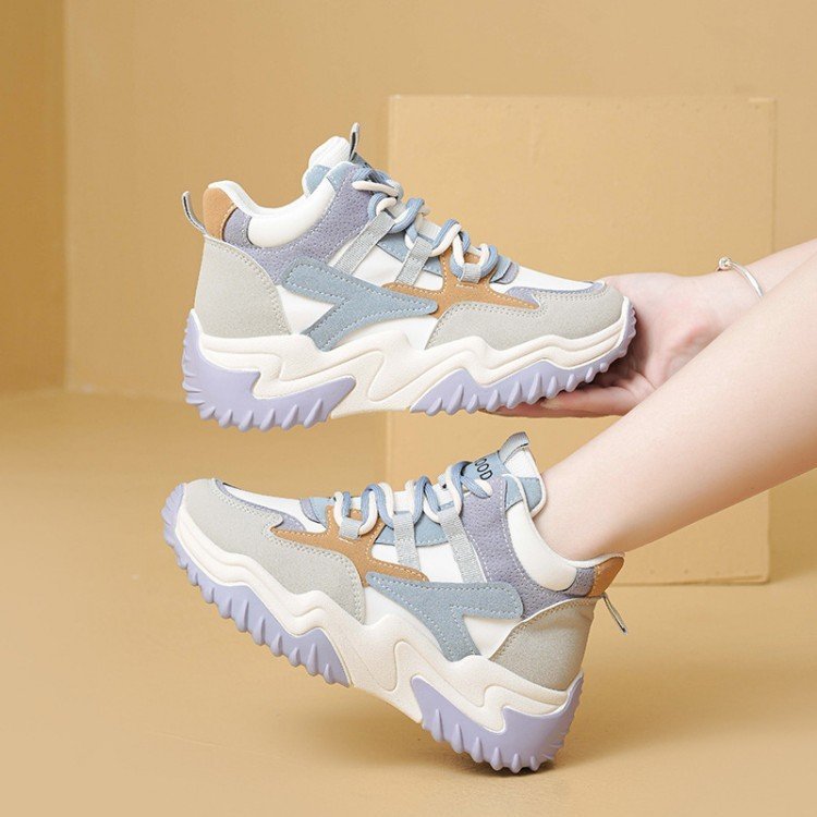 Zapatos de papá para mujeres 2026 primavera y verano nuevo estilo de moda coreano para estudiantes deportivos universales callejera zapatos de altura para mujeres comercio exterior