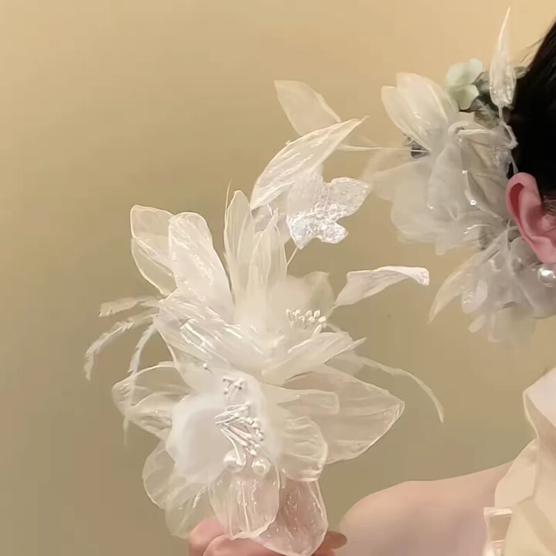 So Ethereal! Super Fairy-Like White Feather Flower Mesh Hairpin, a Sensual and Atmospheric Bridal Side Clip for Photoshoots