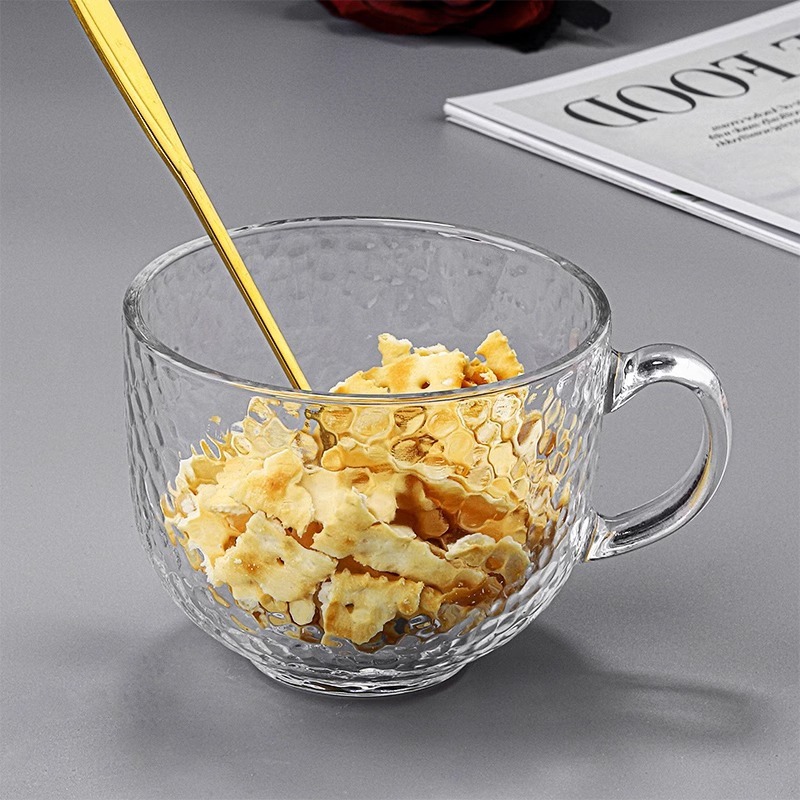 高い顔の値の日本式のハンマーの紋様のグラスのシンプルなコーヒーの杯の大容量の軽い豪華な牛乳の杯はガラスのお茶の杯を持ちます。|undefined