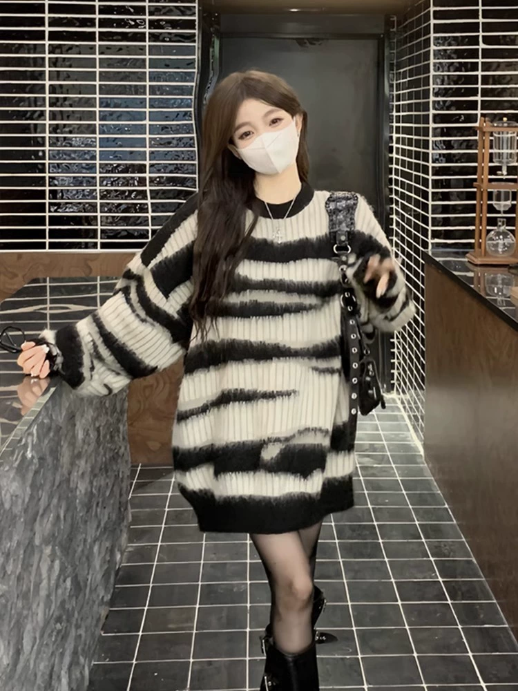 Черно-белая полосатая мохерская шерстяга женская осень-зима 2023 новая свободная ленивая, дикая длинная вязка