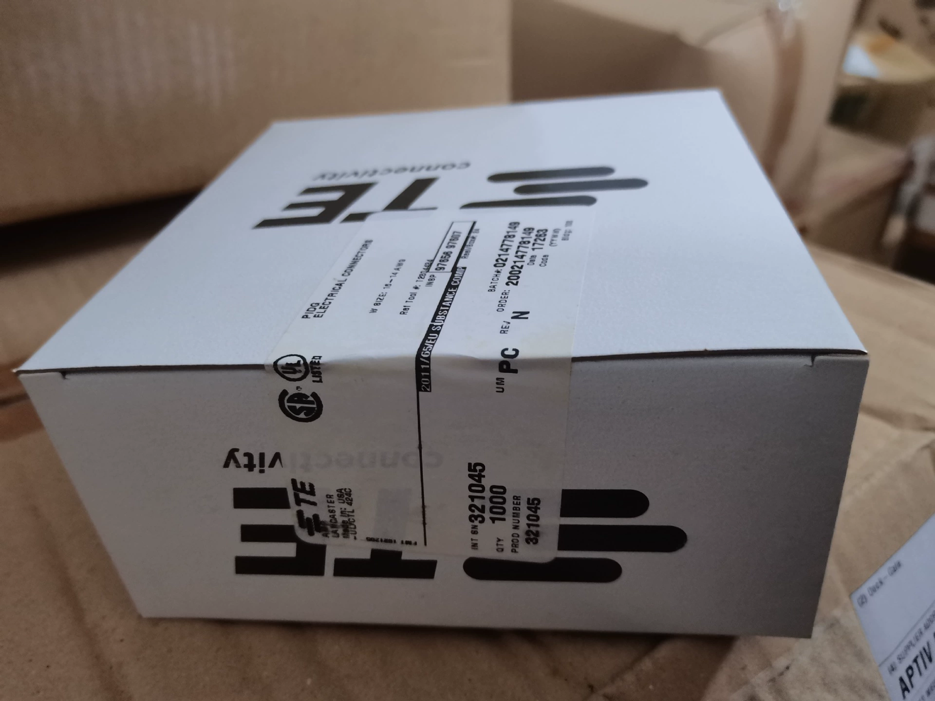 Supply TE connector 2-321045-1