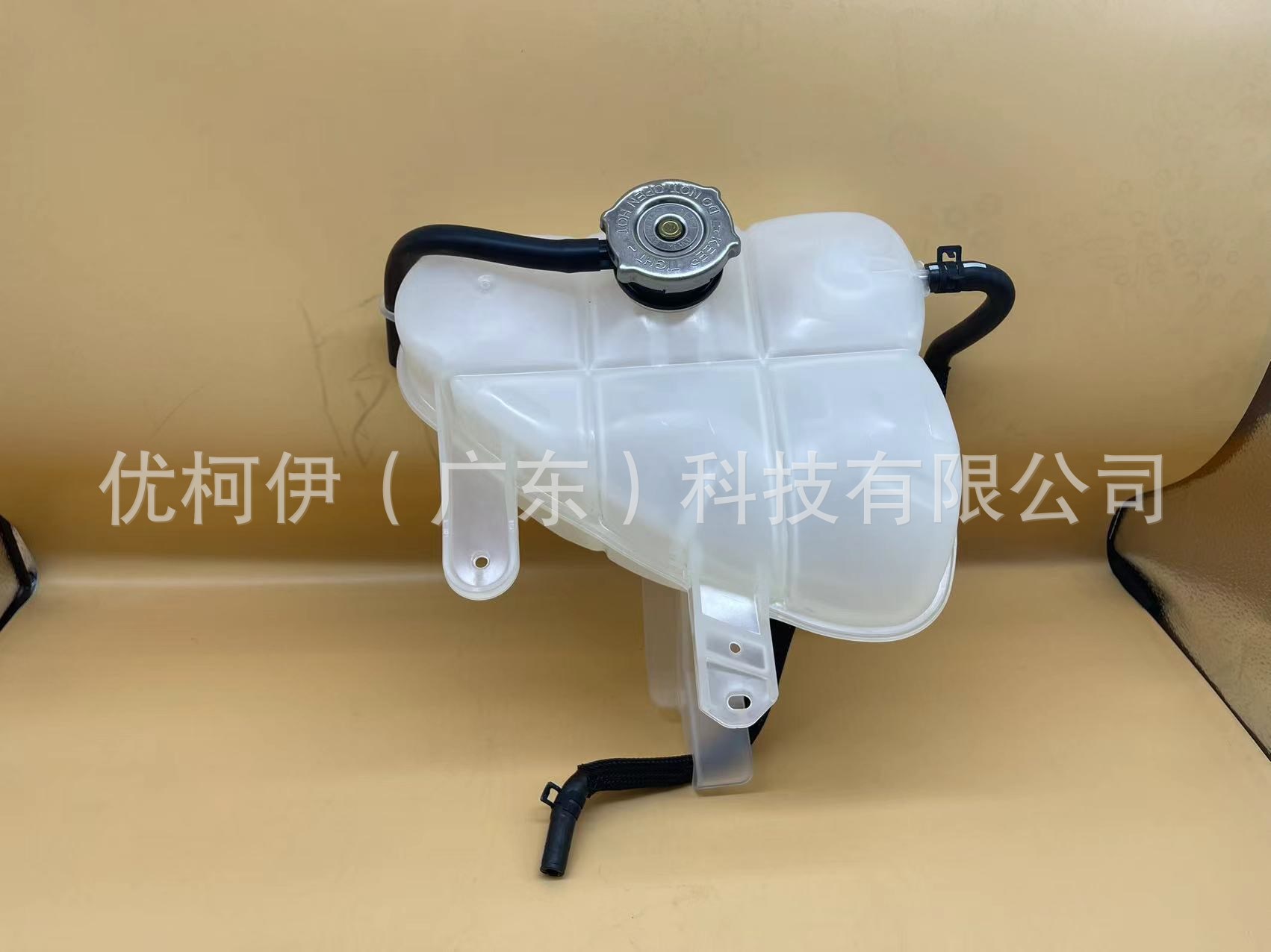 55037999Aj Auxiliary Water Tank Is Suitable for 14-15 Jeep Grand Cherokee 3.0L V6 Diesel Version 55037999Ai