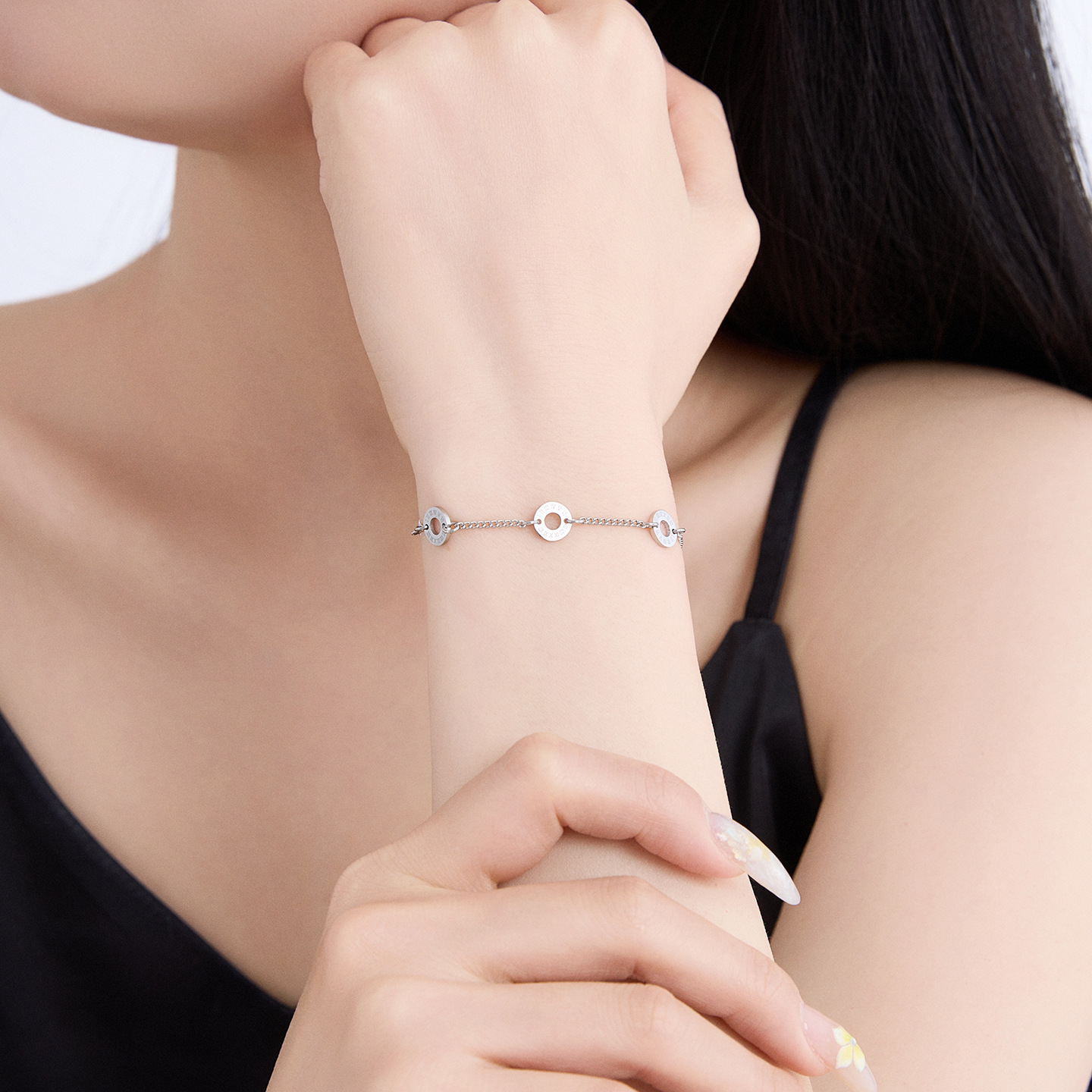 Pulsera de Números Árabes de Acero Inoxidable con Diseño Geométrico Circular para Mujer