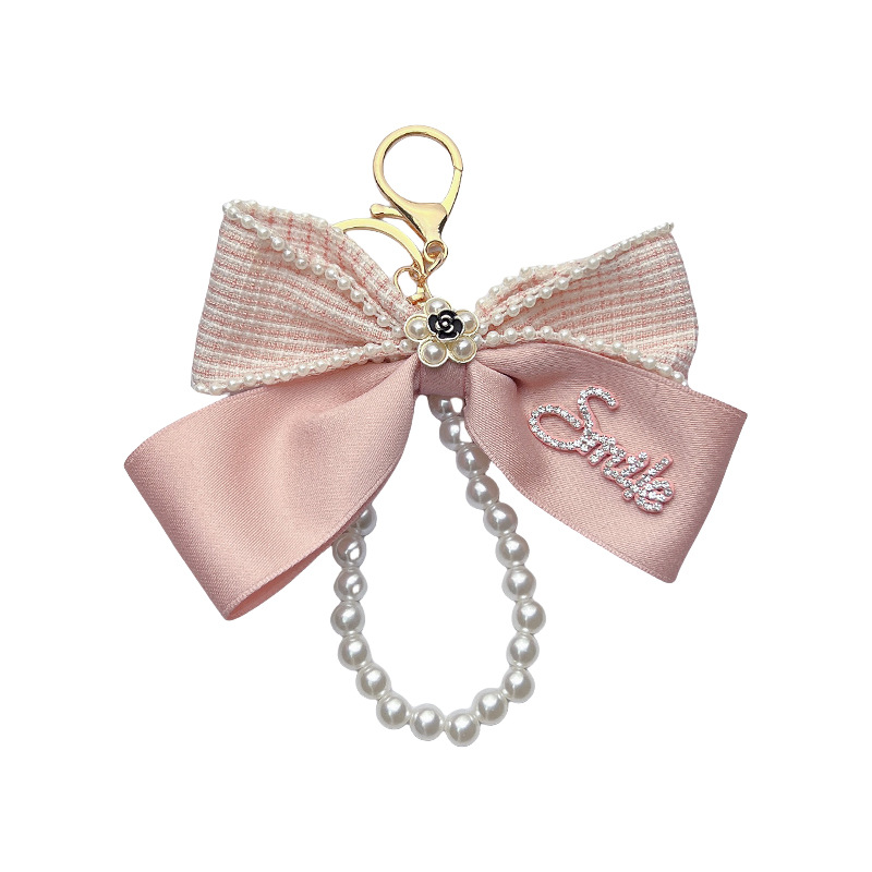 Nuevo Xiaofeng Shan camellia letra arco llavero de automóvil cadena de perlas bolsos creativos decoración colgante mujer