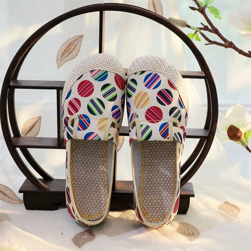 Этнические обувь Slip-On QianyuDe для матери, износостойкие, мягкая подошва, мультяшный цвет и размер