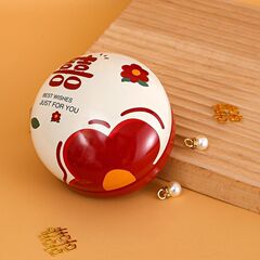 円筒の鉄の箱の結婚式の赤い本の丸い太鼓の立体のレリーフの喜糖の箱の赤い結婚のウサギのお土産は代行します。