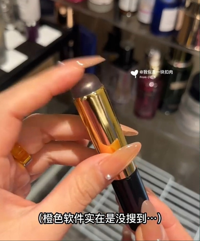 Exclusive Markina makeup brush for braised Pork, portable round head silicone lip brush, portable concealer and smudge brush, Lipstick brush details Picture