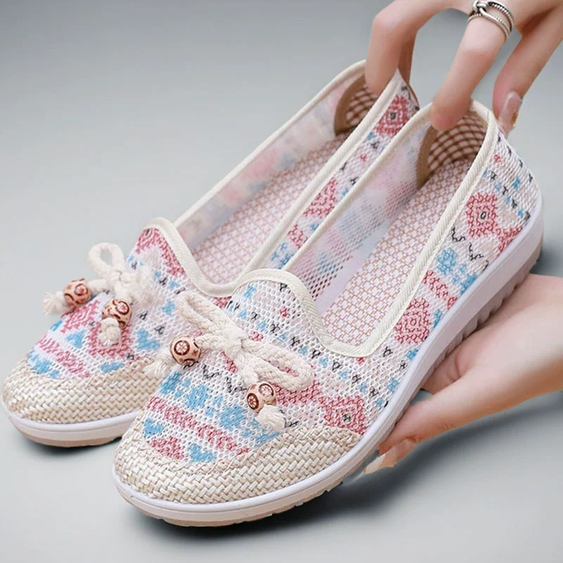 Туфли с вышивкой в ​​этническом стиле для женщин среднего и пожилого возраста, туфли для мам с неглубоким носком, удобные и дышащие летние туфли без шнуровки на плоской подошве.