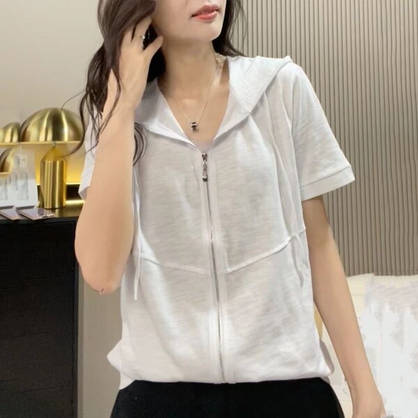 T-shirt with hood