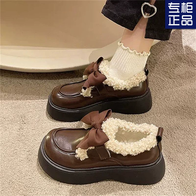 Ленивая зимняя Маленькая кожаная обувь на толстой подошве с бисквитным тортом и бантом на флисовой подкладке, женские осенне-зимние Лоферы 2023, теплые и удобные хлопковые