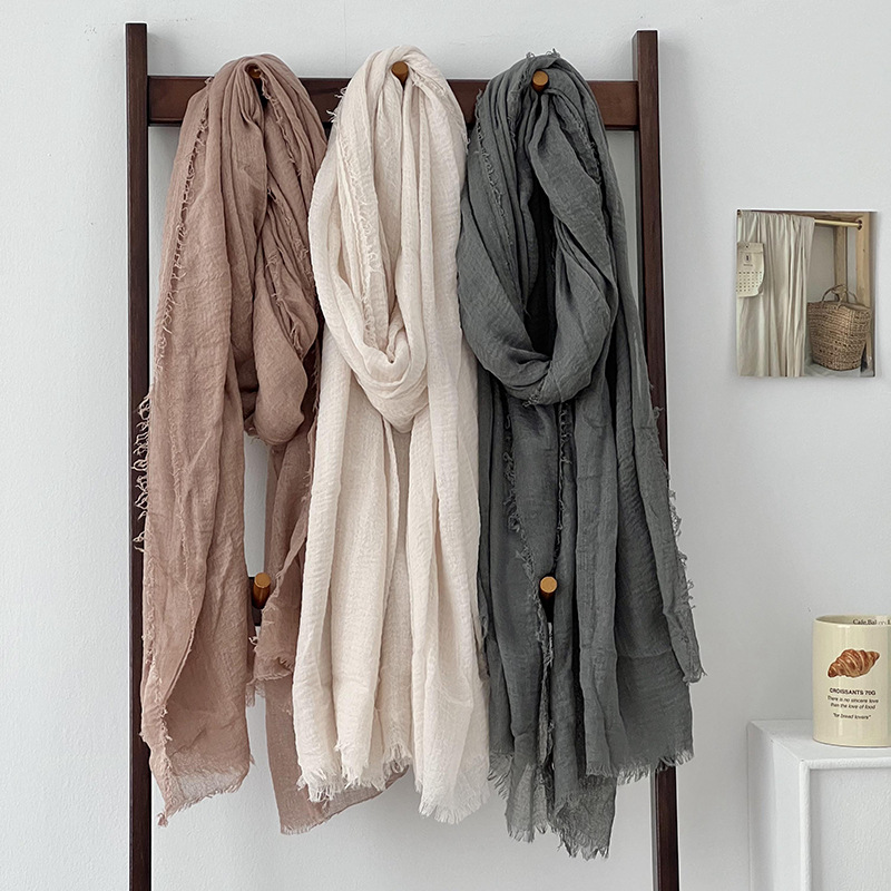 Otoño y invierno bufandas mujeres 2025 nuevo estilo largo de color sólido de alta calidad cuello bufandas cálidas bufandas al por mayor