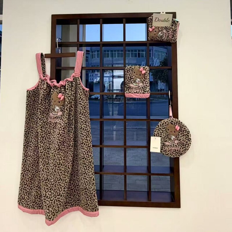 Leopard Print Autumn and Winter Series Thickened and Enlarged Coral Fleece Kt Cat Strap Bath Dress, Hair Drying Cap, Towel, Bath Towel, Bathrobe for Adults Leopard Print Autumn and Winter Series Thickened and Enlarged Coral Fleece Kt Cat Strap Bath Dress, Hair Drying Cap, Towel, Bath Towel, Bathrobe for Adults