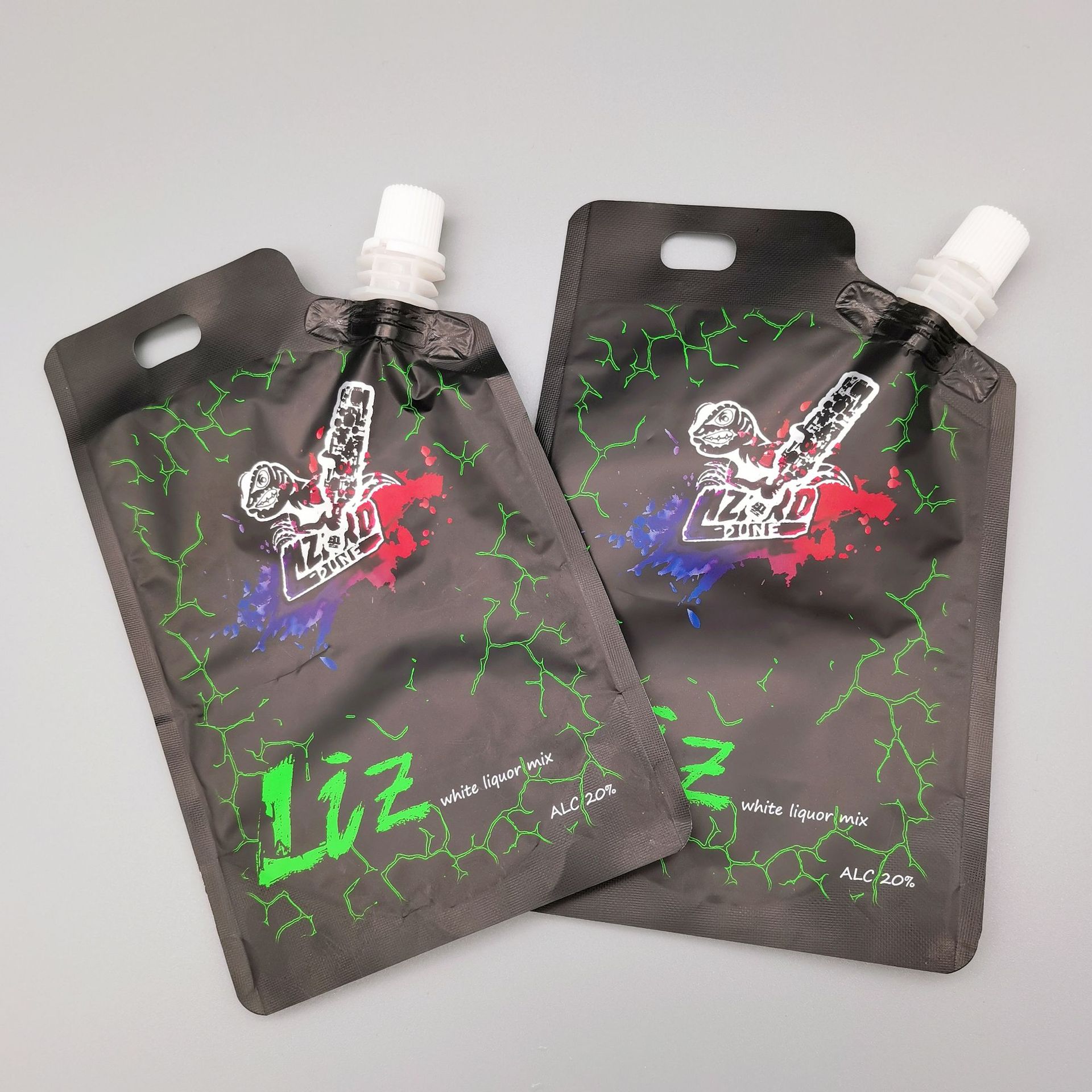 供应200ml避光防渗漏铝箔吸嘴袋 果汁饮料液体自立袋异形吸嘴袋