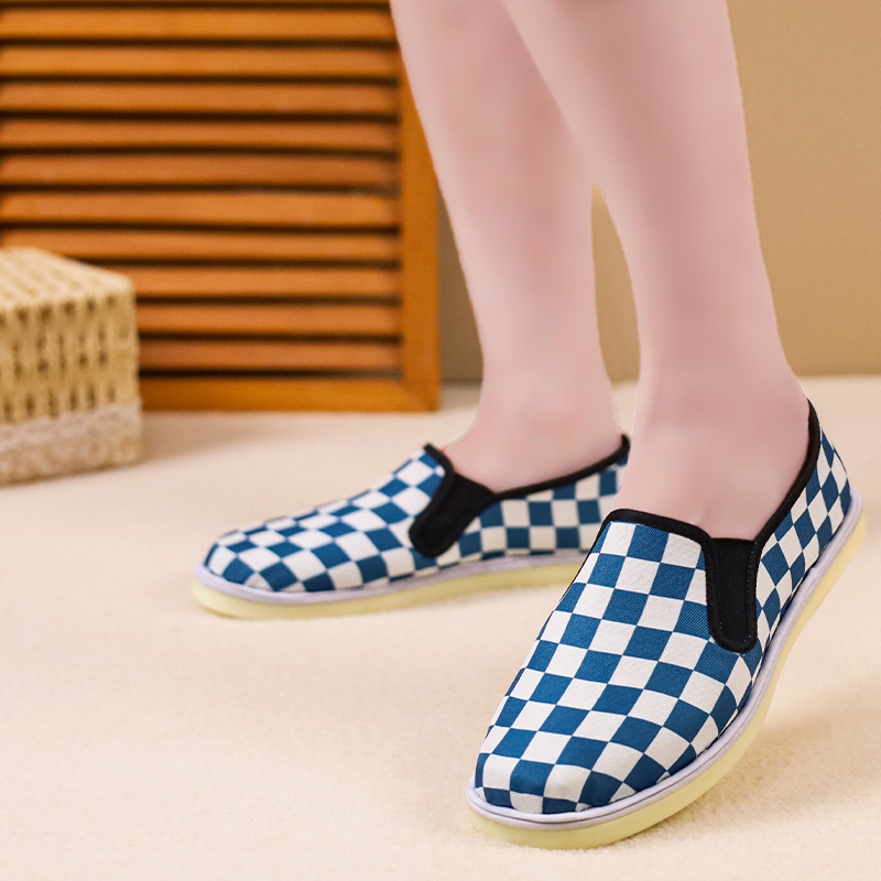 Zapatos de tela planos de corte bajo Fondo de corte bajo para mujer Fondo antiguo de múltiples capas Beijing zapatos planos de tela de algodón coser zapatos de goma para madre