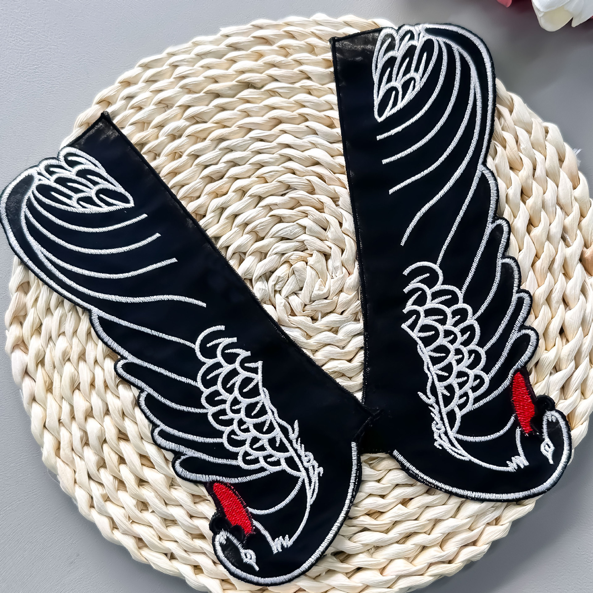 Exquisito cuello falso bordado de cisne negro moda versátil decoración suéter falda cuello pequeño bonito cuello falso