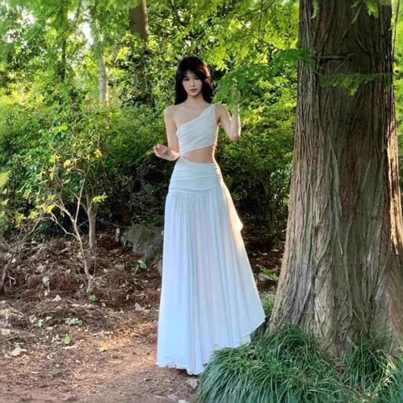 [Original Quality] French White Sleeveless Slanted Shoulder Dress for Women Summer Design Long Skirt Holiday Style Skirt