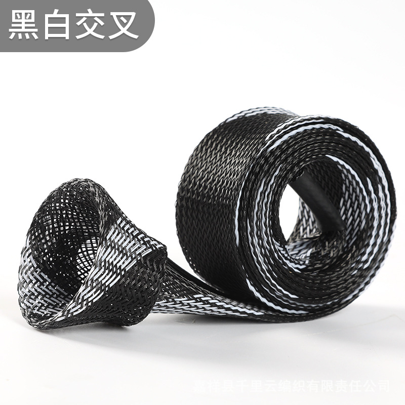 Cruz en blanco y negro