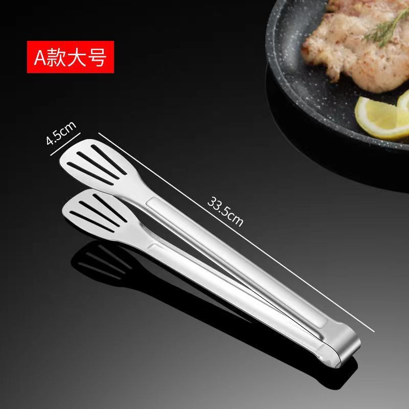 ステンレスの食品は台所の焼肉を挟んでステーキを焼きます。|undefined